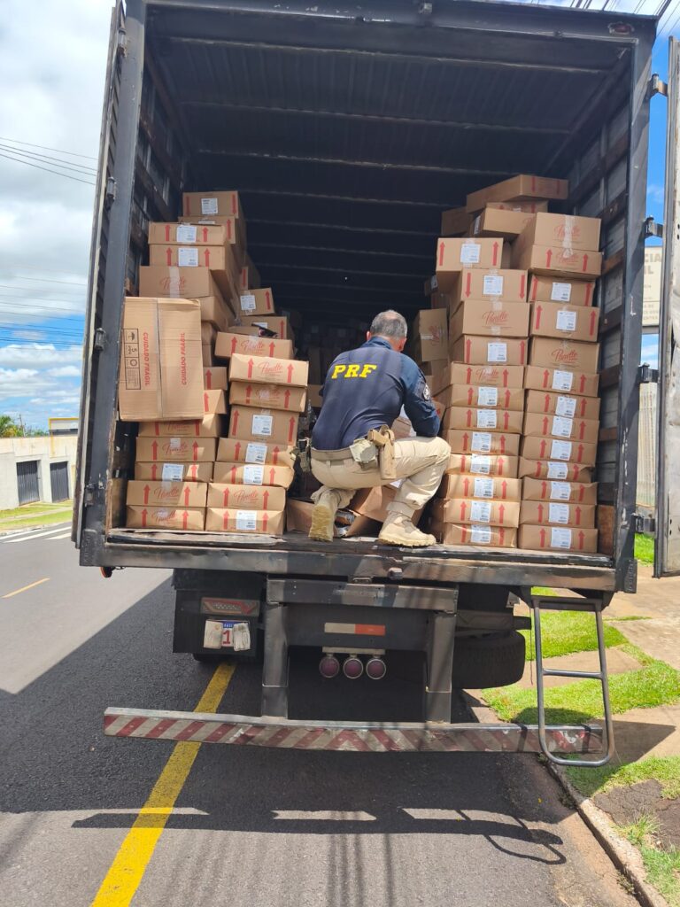 prf-apreende-1.7-tonelada-de-maconha-escondida-em-caminhao-na-br-153-em-ourinhos